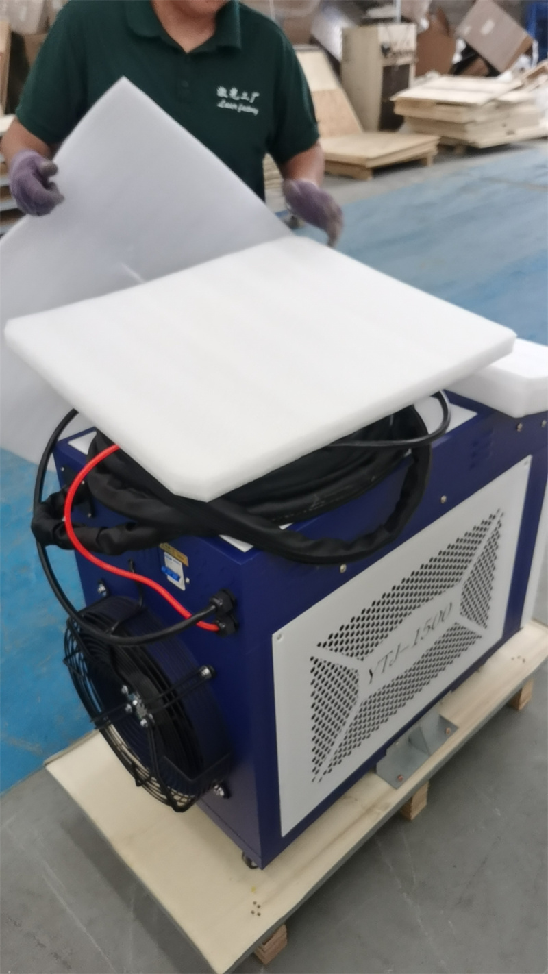 Industrial Laser Cleaning Equipment - Przemysłowa ręczna maszyna do czyszczenia laserowego